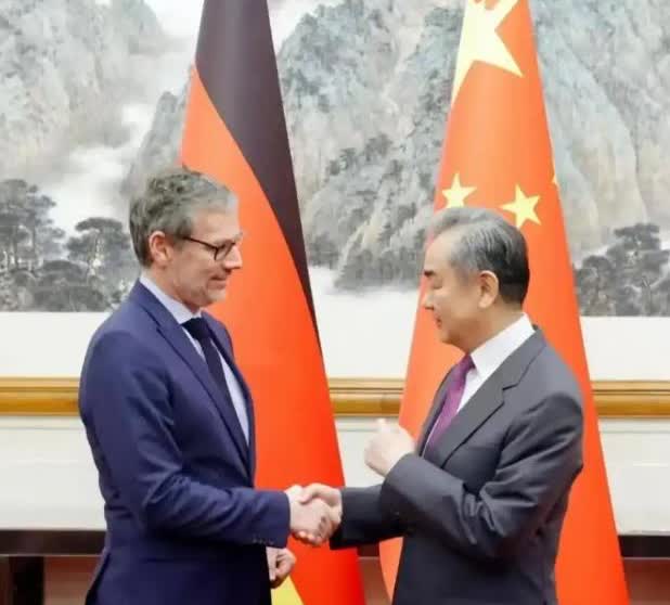 在德国地盘上，中国翻出35年前那本“旧账”，只说了一句话：我们当年支持你统一，如