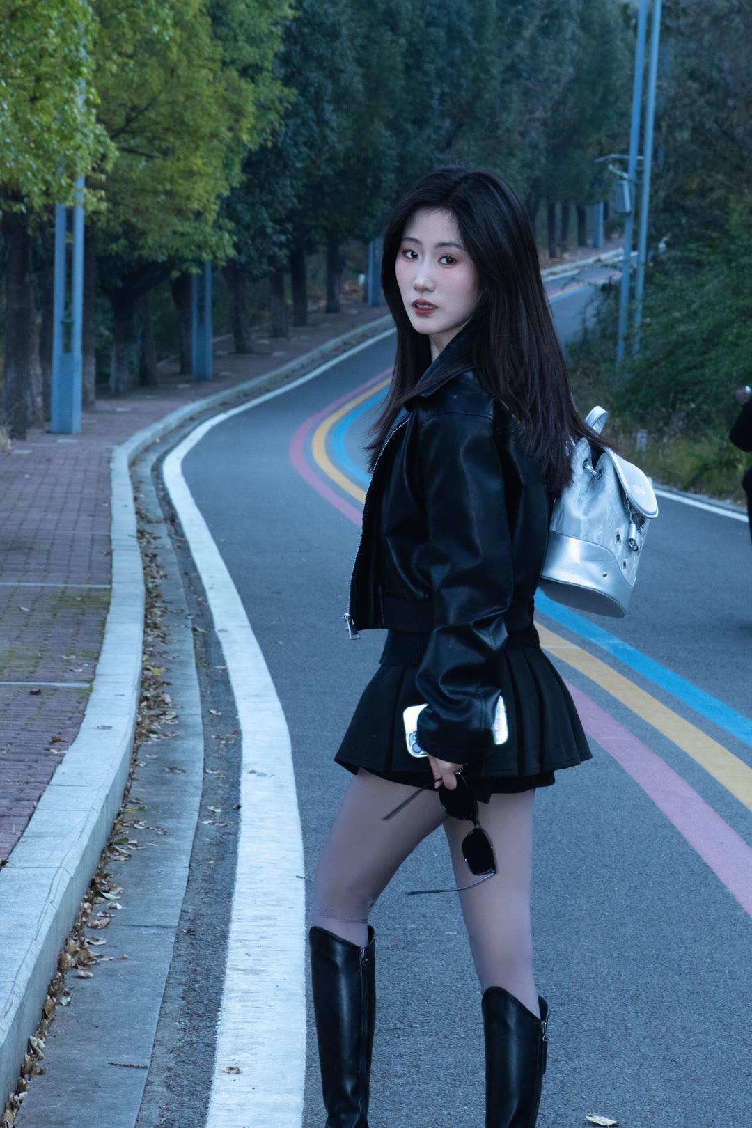 聊聊每日精选穿搭分享黑色短裙