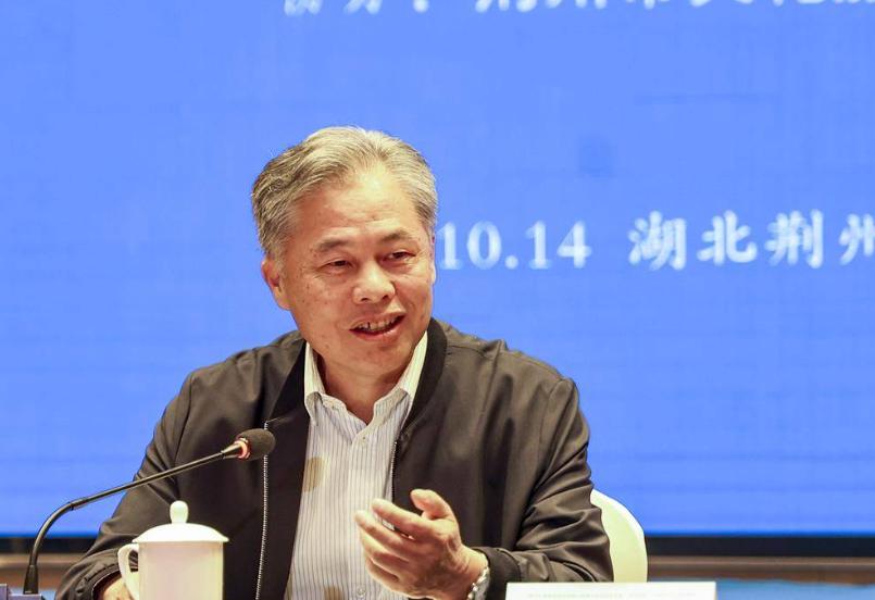 你敢信吗？清华大学出土文献研究与保护中心主任黄德宽，这位研究古文字的权威学者，早