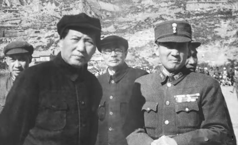 1949年关键一幕！张治中当众直言谏言，硬生生改出了如今的五星红旗1949年