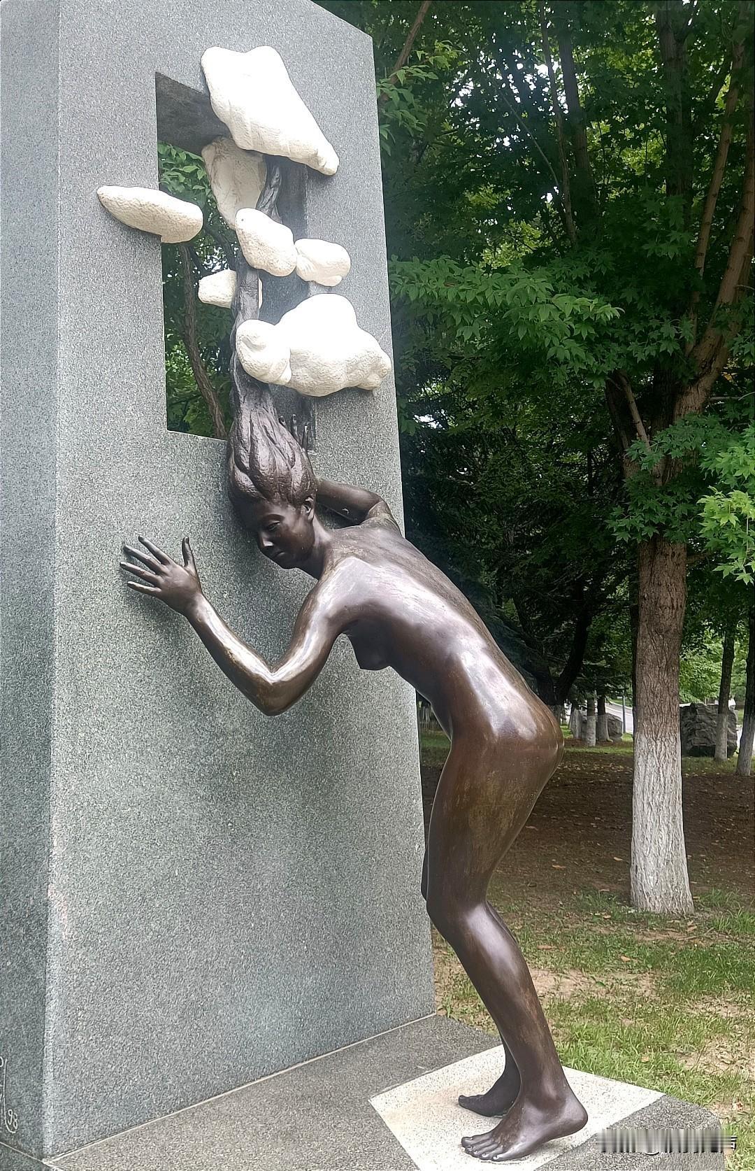 上联：吹牛不打草稿，下联：扯谎无需提纲！横批：只求流量。