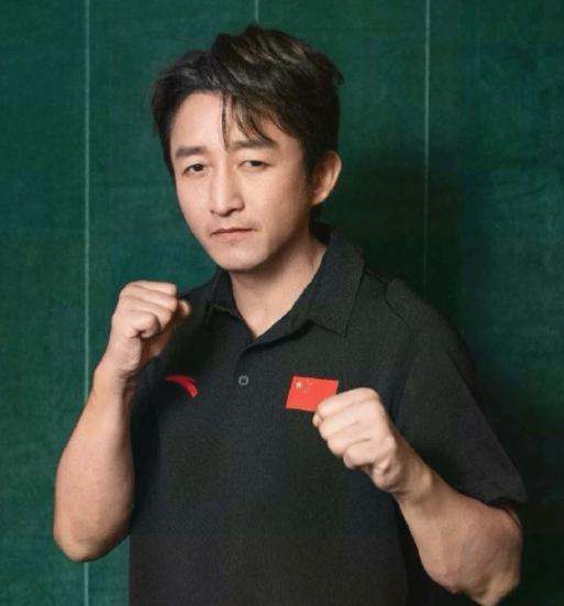 一个在拳台上打了20年没被KO的人，退役后7年，被商场一拳打趴。邹市明说复出是