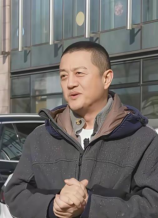 李亚鹏有没有心机，其实以前有两件事已经说明了，他的人品：一是李亚鹏前仼女友都是女