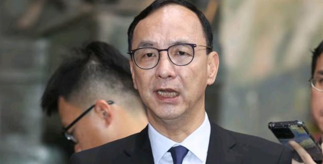 朱立伦实现了对郑丽文最精准的一击，国民党内最大的赢家是朱立伦！郑丽文202