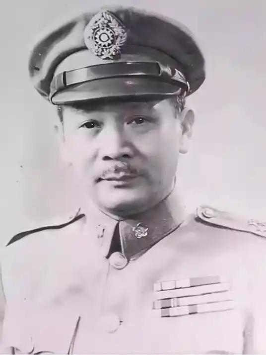 国民党上将总司令张发奎，绝对是国民政府中真正的奇葩，在他的部队中，有名有姓的共产