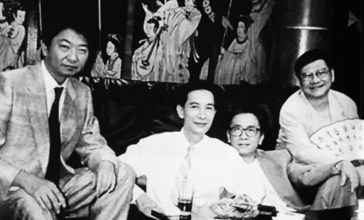 1993年，黄家驹在日本摔伤去世，蔡澜前往为他操办葬礼，记者问蔡澜:“你与黄家驹
