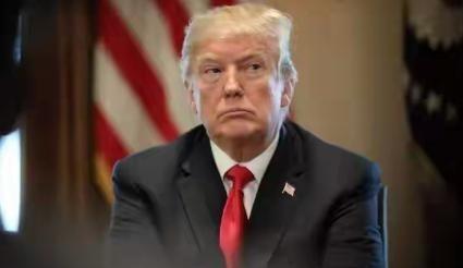 特朗普首次出来表态！特朗普仅仅回应了一句话！特朗普公开表示，对于中国军演，他本人