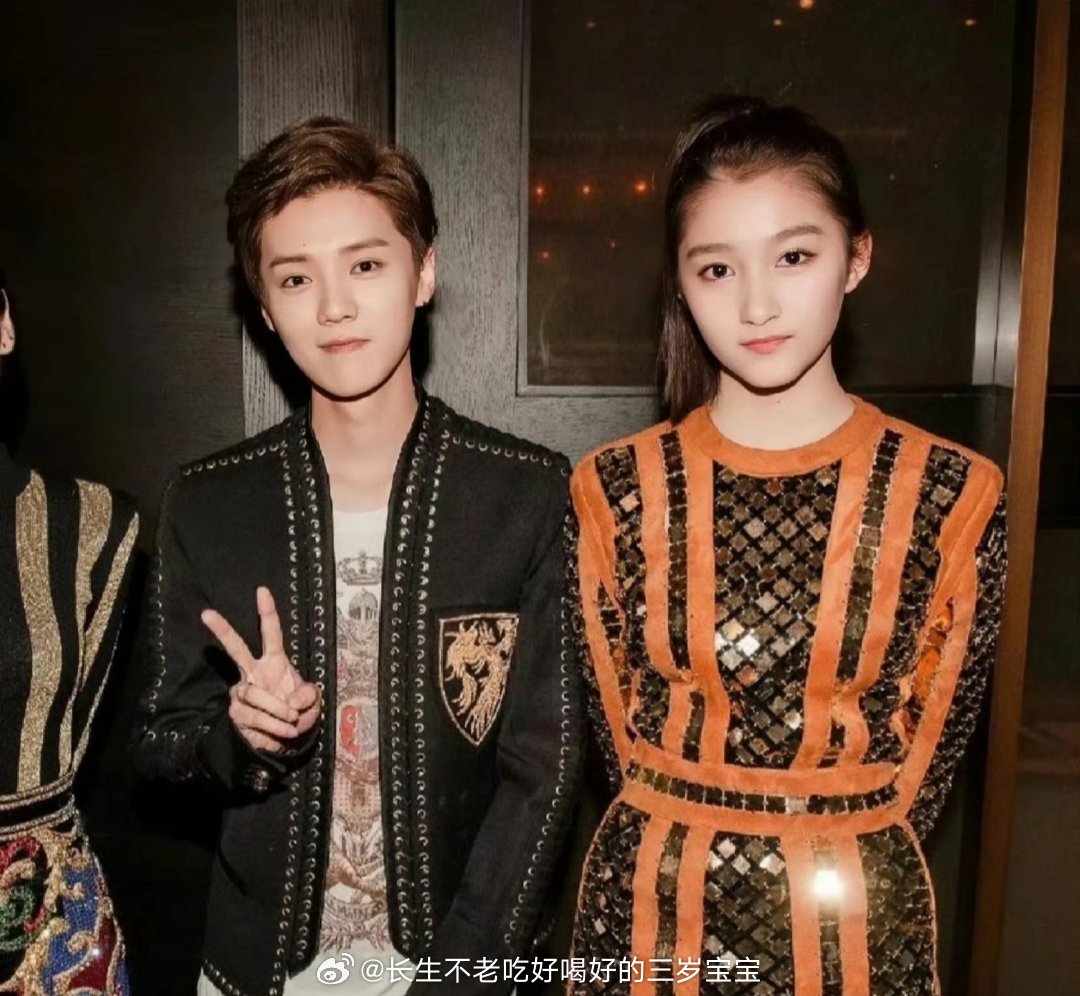 曝鹿晗关晓彤去年12月已分手他们都是很优秀的艺人，在事业上也都在不断努力，给我们