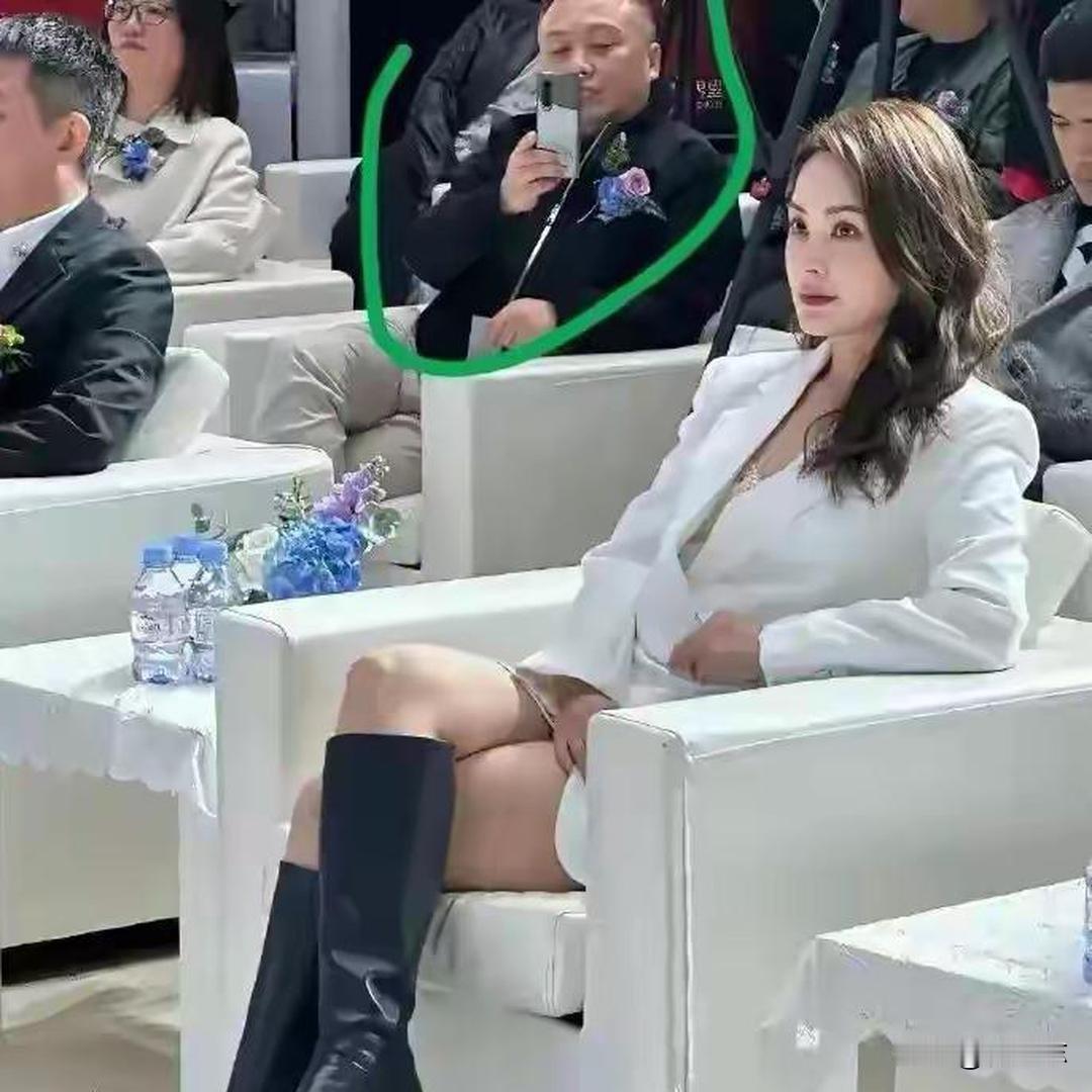 果然是盛世美颜，难怪有人偷拍？