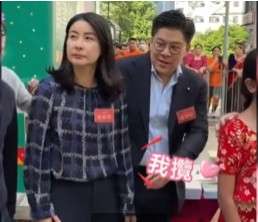 79岁的霍震霆，每周都要去儿子家蹭饭，不为别的，就想看看孙子孙女，享享天伦之乐。