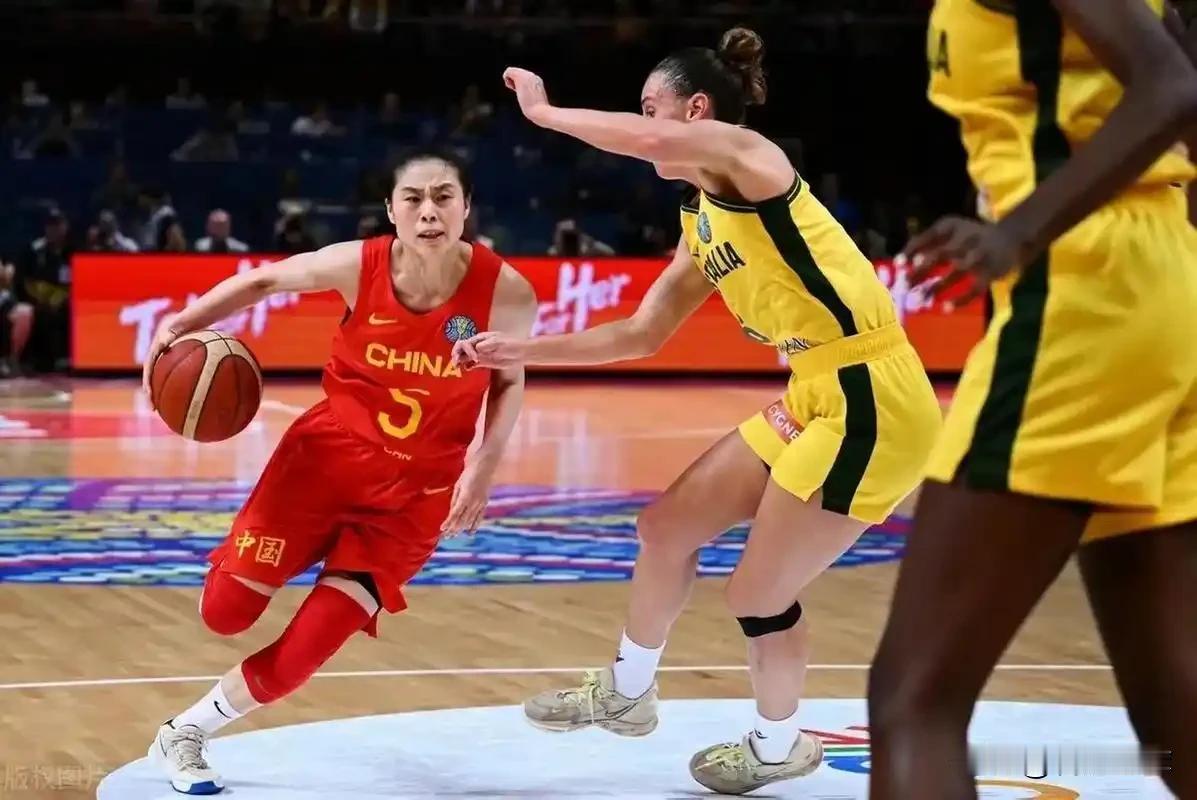 再过三天，中国女篮就将在2026女篮世界杯揭幕战迎来第一个对手美国女篮。面对世界