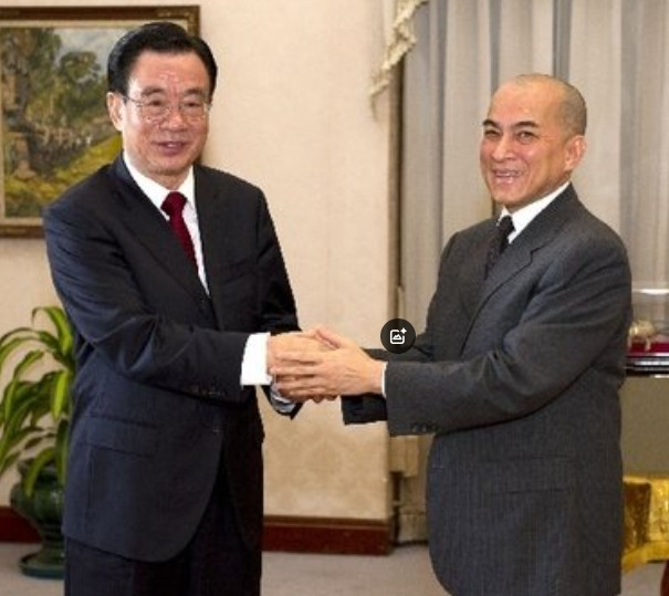 柬埔寨国王西哈莫尼才是顶级权谋玩家，他做的每一步都是无懈可击，让洪森想罢黜他都找