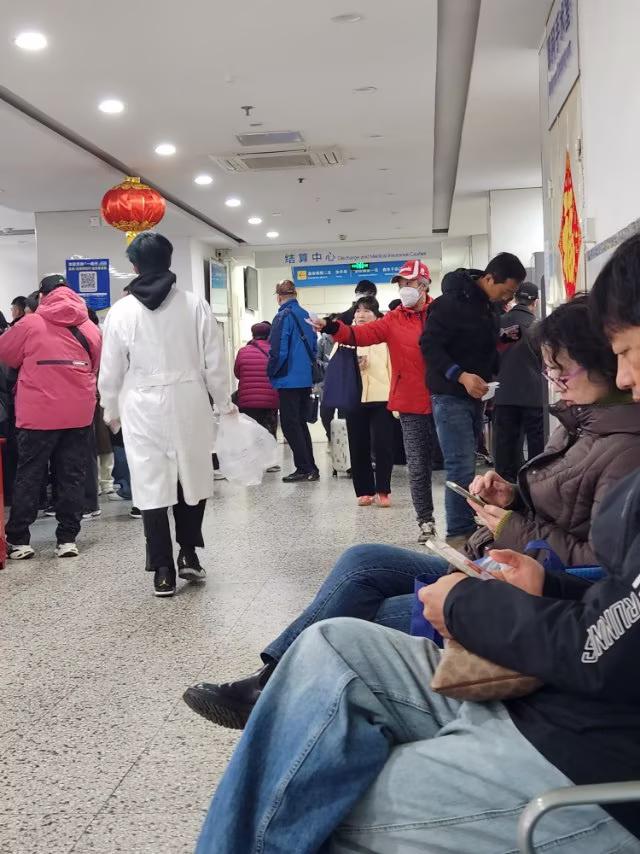 过完年了，为什么医院就诊病人突然增多了呢？正月十六日，我一大早8时到的医院，却
