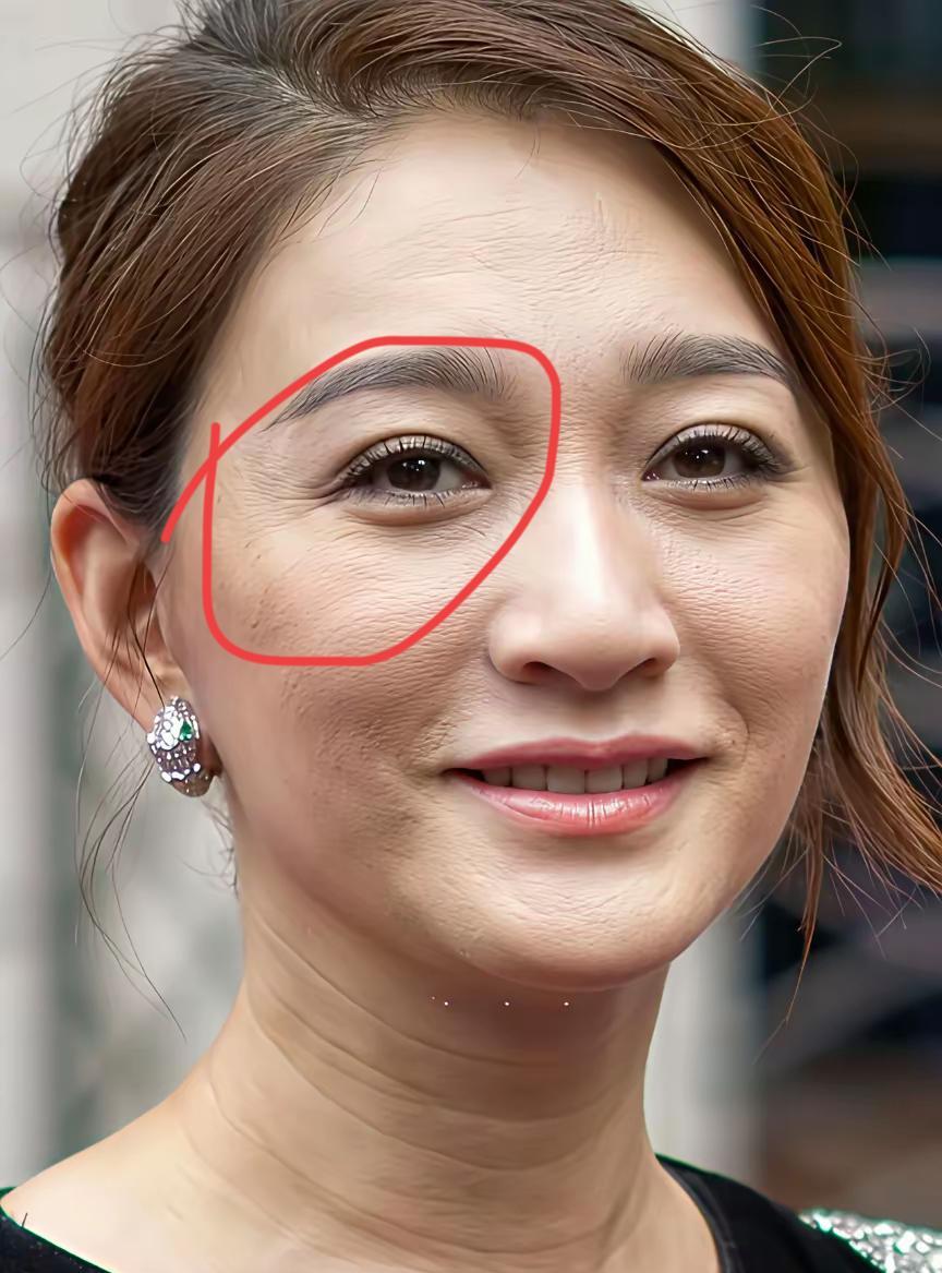 看了李小冉48岁的照片给我们女人提了个醒我默默做了三个决定1、不容貌焦虑了