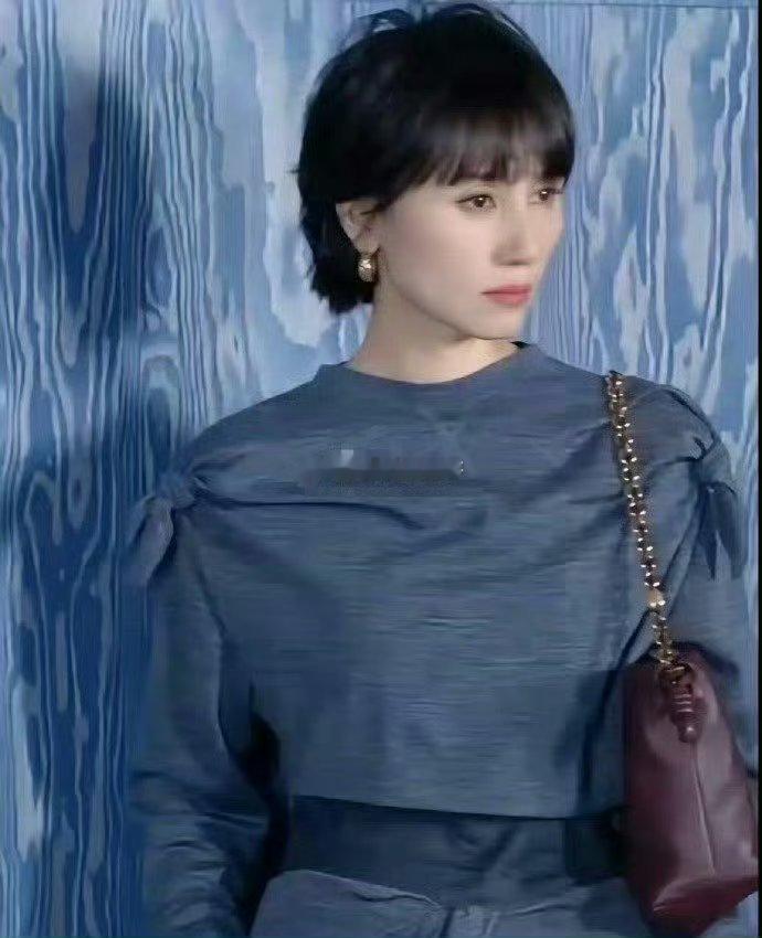 为什么她每次穿衣又不漏，看上去很高级又性感