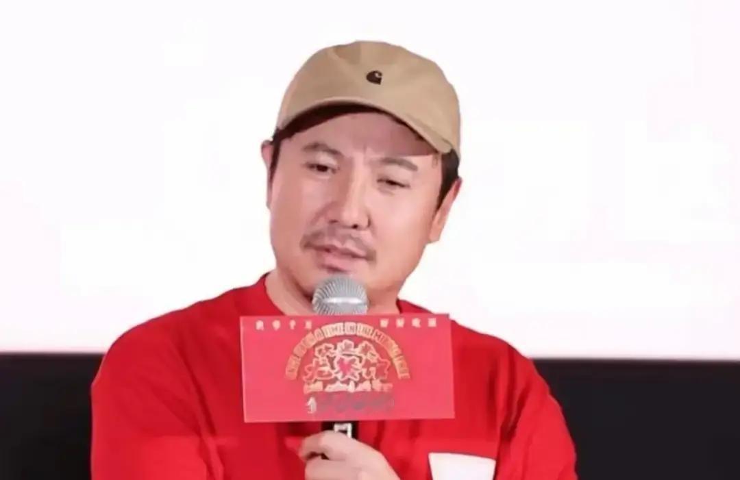 院线里那些挤眉弄眼的喜剧片越拍越尬，大家都纳闷到底哪出了毛病其实沈腾当年在访谈里，早就把这层窗户纸捅