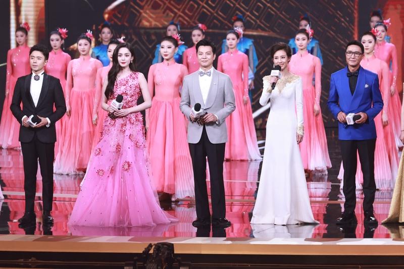 2026年春晚主持人阵容公布啦，这次有新面孔加入。任鲁豫、撒贝宁等老面孔依旧在列