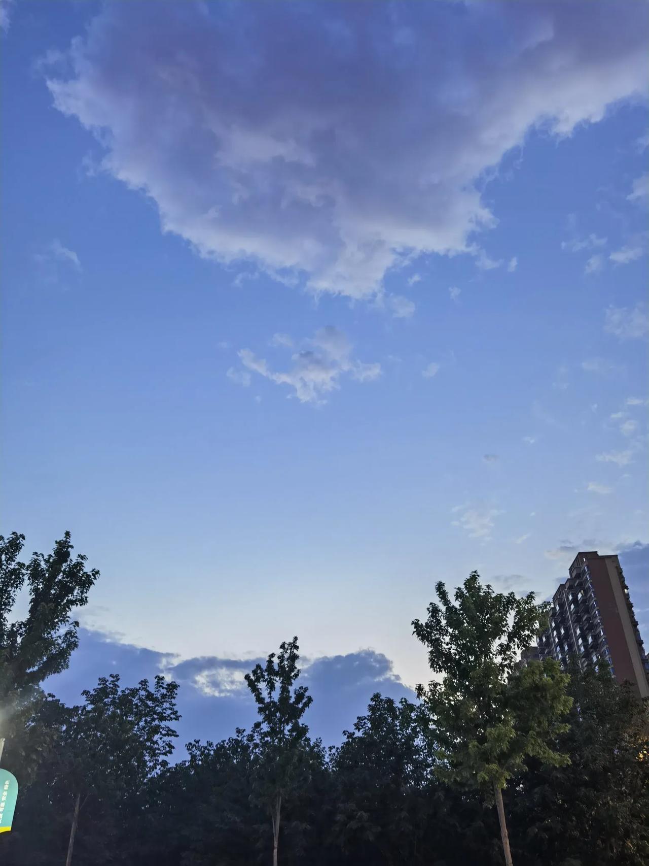 晒晒家乡的天空西安的天空很蓝