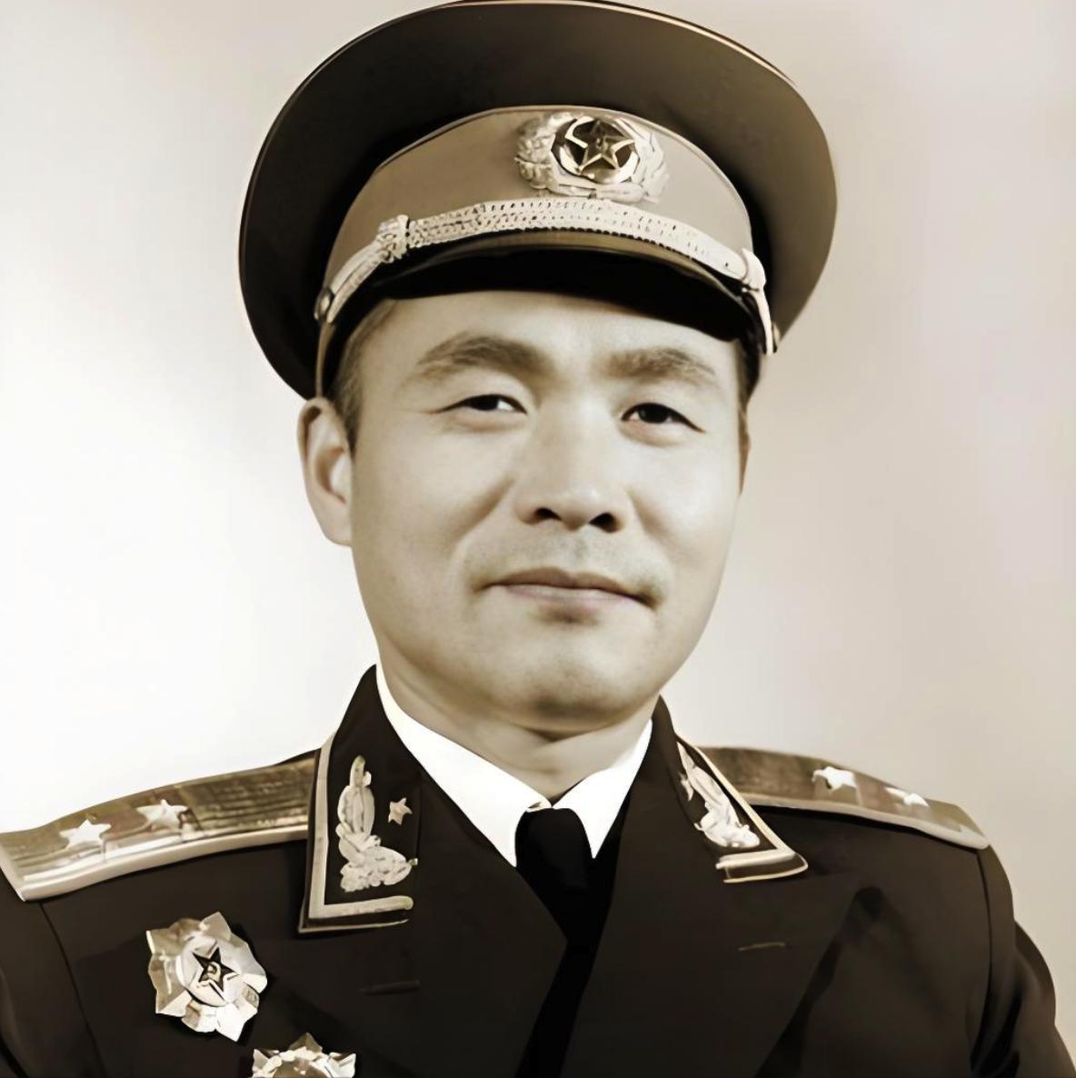 1949年，军长借宿农家，见纺线大娘谎称：“你延安的儿子安好。”两年后她才懂，那