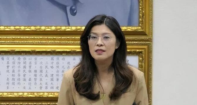 郑丽文一个决定让内鬼集体现形，赖清德急得跳脚 高雄市长选举民调现在咬得很紧。