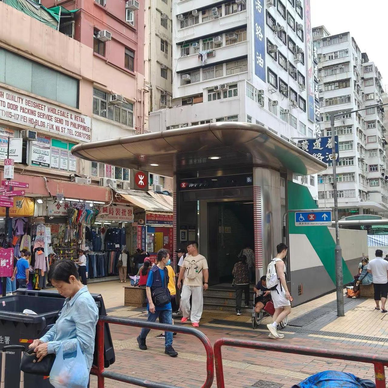 每一次来香港都会到深水埗一带走走！很多人都说深水埗是香港的平民窟，但我却觉得这种