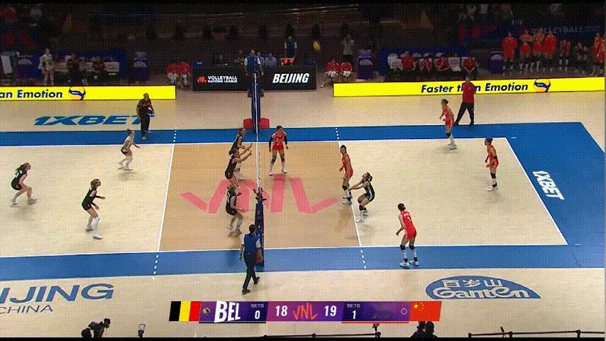 第二局真的太吓人了，19-14领先差点被逆转，局点赵勇换唐欣上场拦网立功了，换下