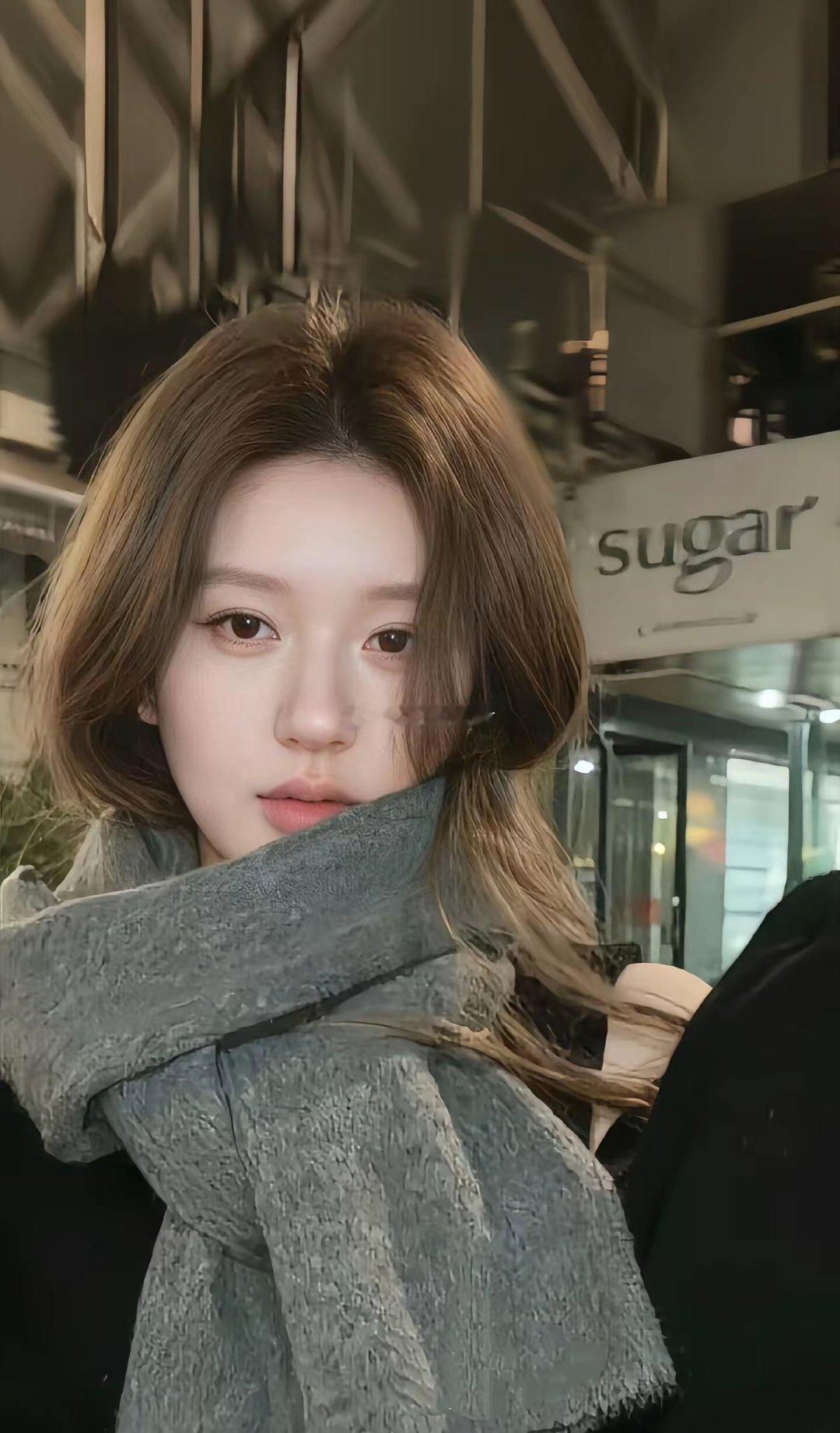 赵露思估计比吃了苍蝇还难受不是因为她最新的妆造出问题而是因为她虞书欣虞书欣和赵露