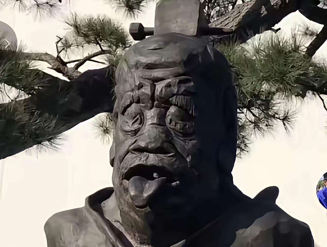 这么丑的铜像很难与老子结合起来吧？这尊史上最丑的老子像，当年就矗立在苏州的某个