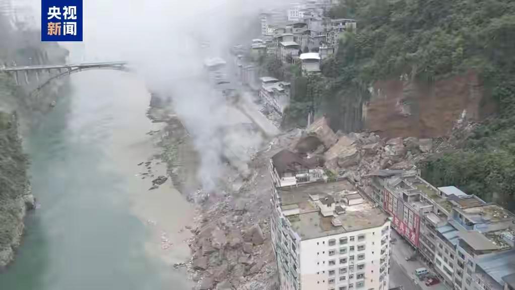 揪心直击！重庆彭水山体轰然崩塌，7人获救2人危重，天灾面前从无侥幸（个人观点