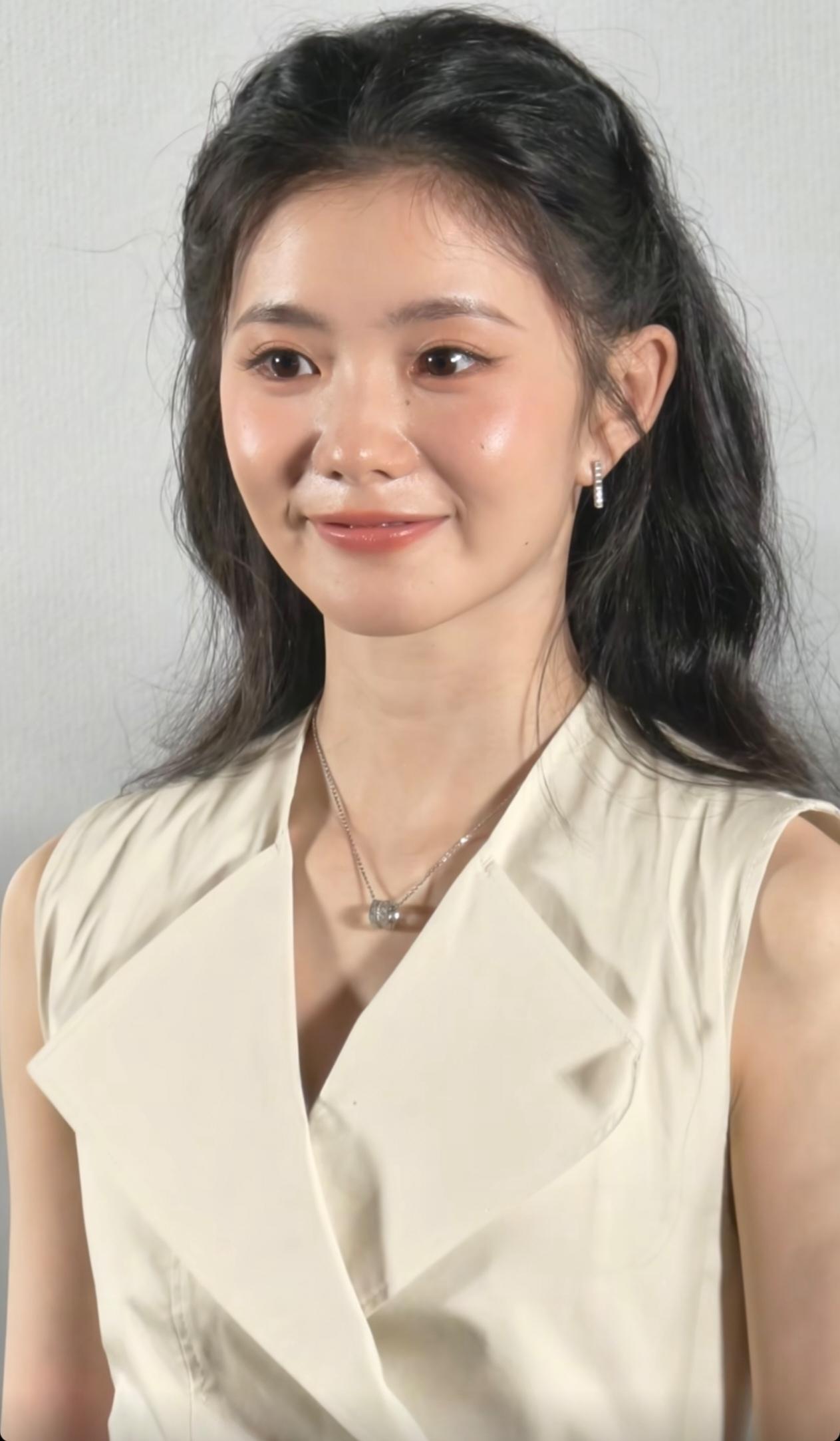 5月17日《主角》北京线下追剧团活动，刘浩存的状态真的太好了！一身简约的米白