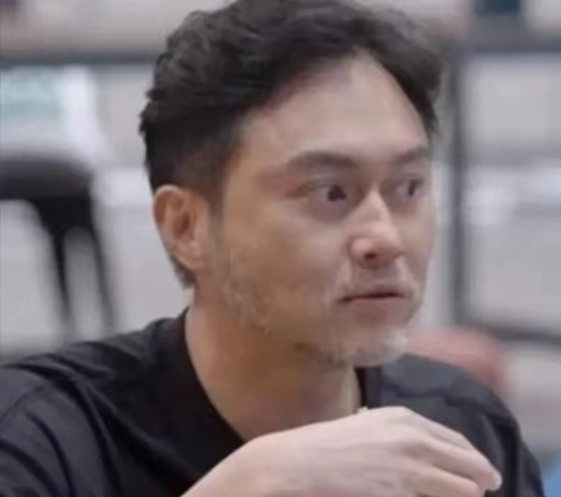 张智霖袁咏仪是懂藏拙的，平时发自拍就像60岁，上了综艺马上像30