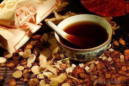 降糖别只靠西药！6味经典中药，辅助调理血糖，安全不添负担很多糖尿病患者只依