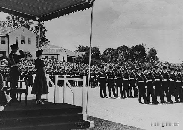 1954年2月23日，英国女王伊丽莎白二世和爱丁堡公爵菲利普亲王（后称爱丁堡公爵