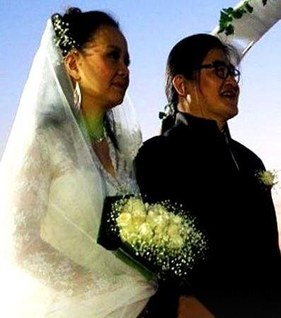 9月25日，刘欢去世。这位当年相恋9天就求婚的人，婚后连字都嫌麻烦，写给妻子的