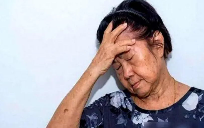 66岁涂大妈本想住儿子家安享晚年，却因没帮忙带孙子被拒之门外。一气之下，涂大妈转