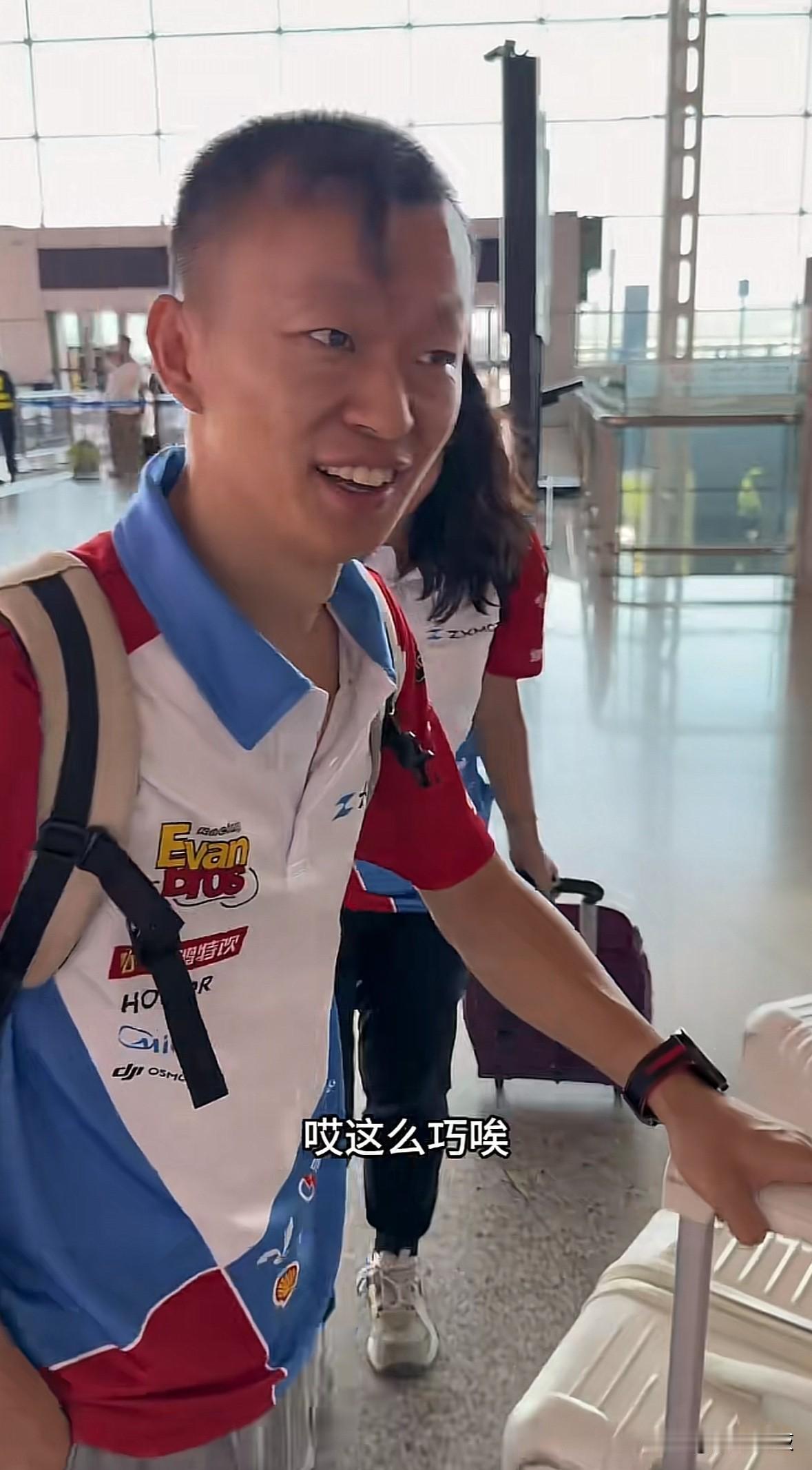张雪机车赛事总监翁宗雷一行已经启程出发英国，去指导参加WSBK英国多宁顿公园站的