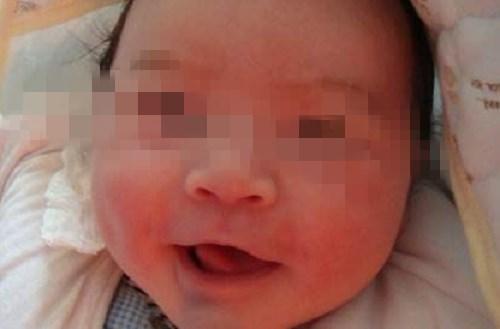 宝宝满月, 娘家人来道贺, 宝宝哮喘送医, 丈夫: 你娘家这么脏吗?