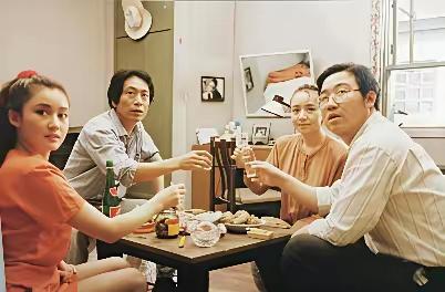 很久，很久的一张的老照片，那时候，宋丹丹和英达正在谈恋爱。光阴似箭，一晃二人离婚