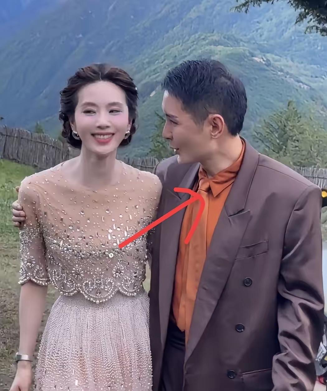大家注意到没有，​搂着刘诗诗的刘冲，明明身为时尚杂志的主编，自己的衣服品味却差的