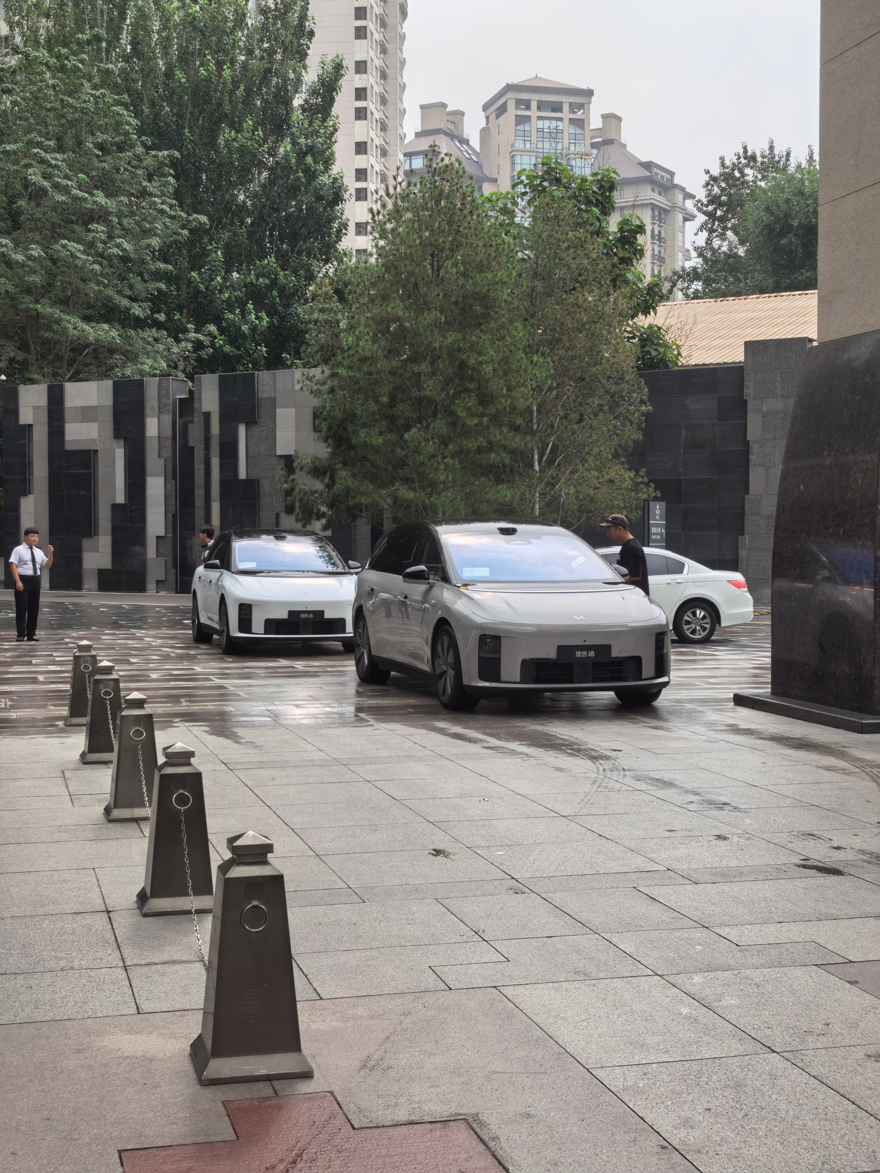 出发阿那亚。理想i8​​​