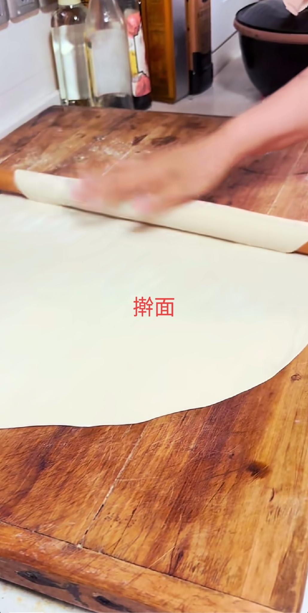 在陕西东府的一些地域，人们把素饺子称作“煮馍（轻声）”。今天刷到一个乡党捏