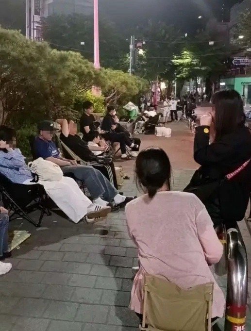 泡泡玛特海外神话遇冷？从韩国“抢购闹剧”看潮玩巨头的全球化挑战当韩国年轻人为抢购