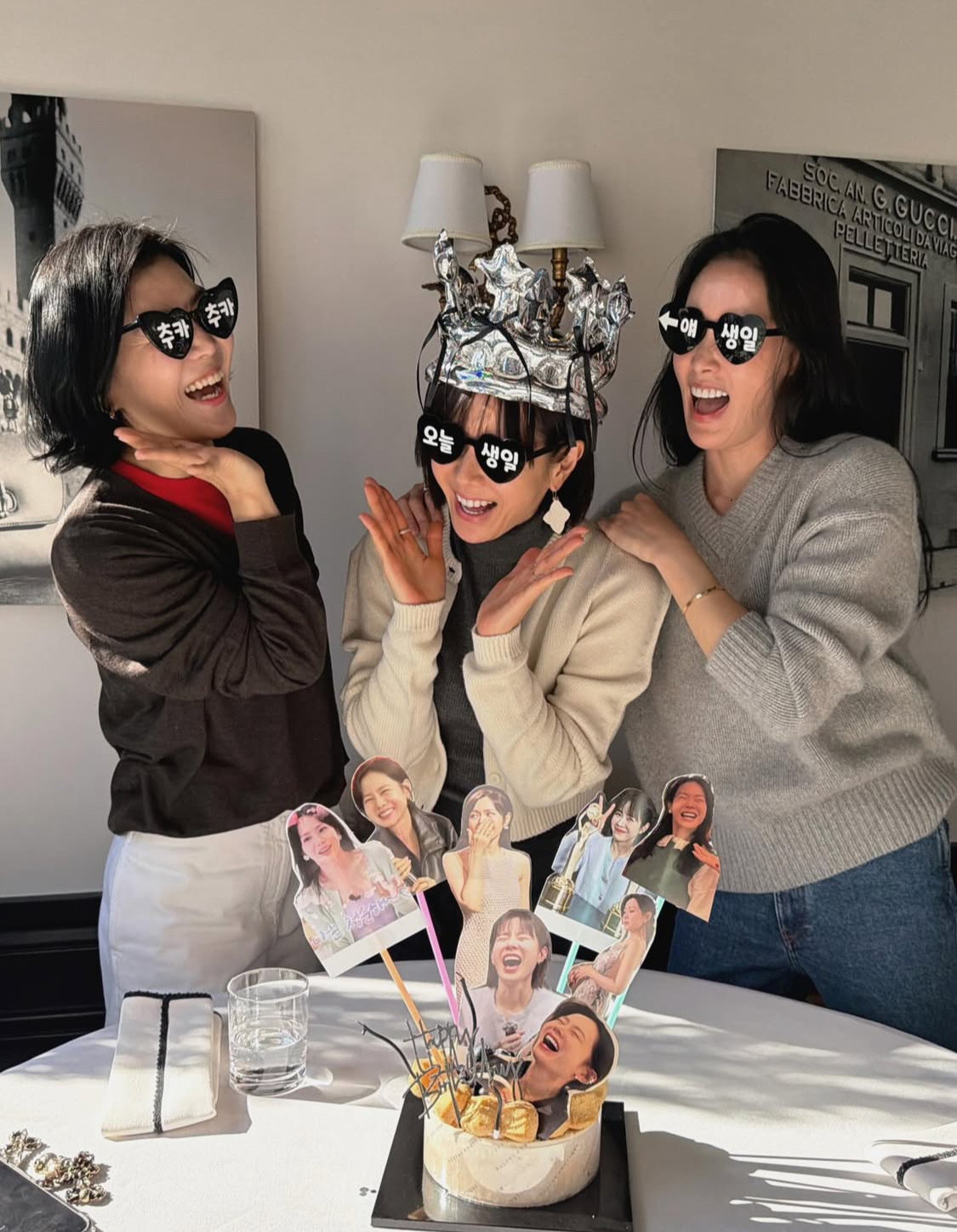 孙艺珍晒44岁庆生照，欧尼收到了很多花和蛋糕。