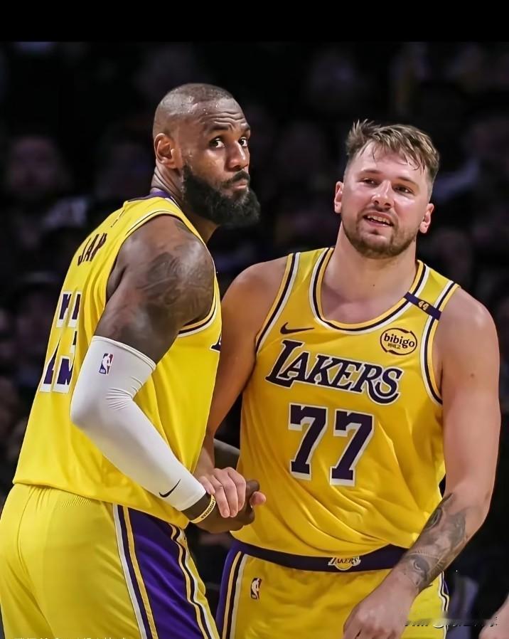 湖人“东里詹”合砍99分！湖人135：118大胜快船，看看球员数据，谁是赢球功臣