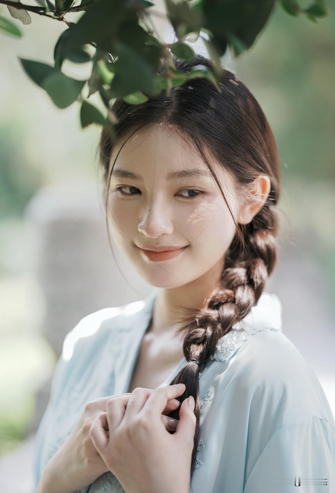 村里有个姑娘叫小芳，这大概就是70，80后记忆中的模样。