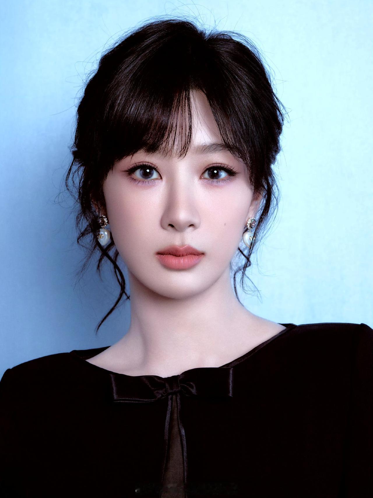 谁能想到，一把瓜子能搅翻粉圈+引爆食品安全焦虑？洽洽坚果一句"干燥无水"的宣