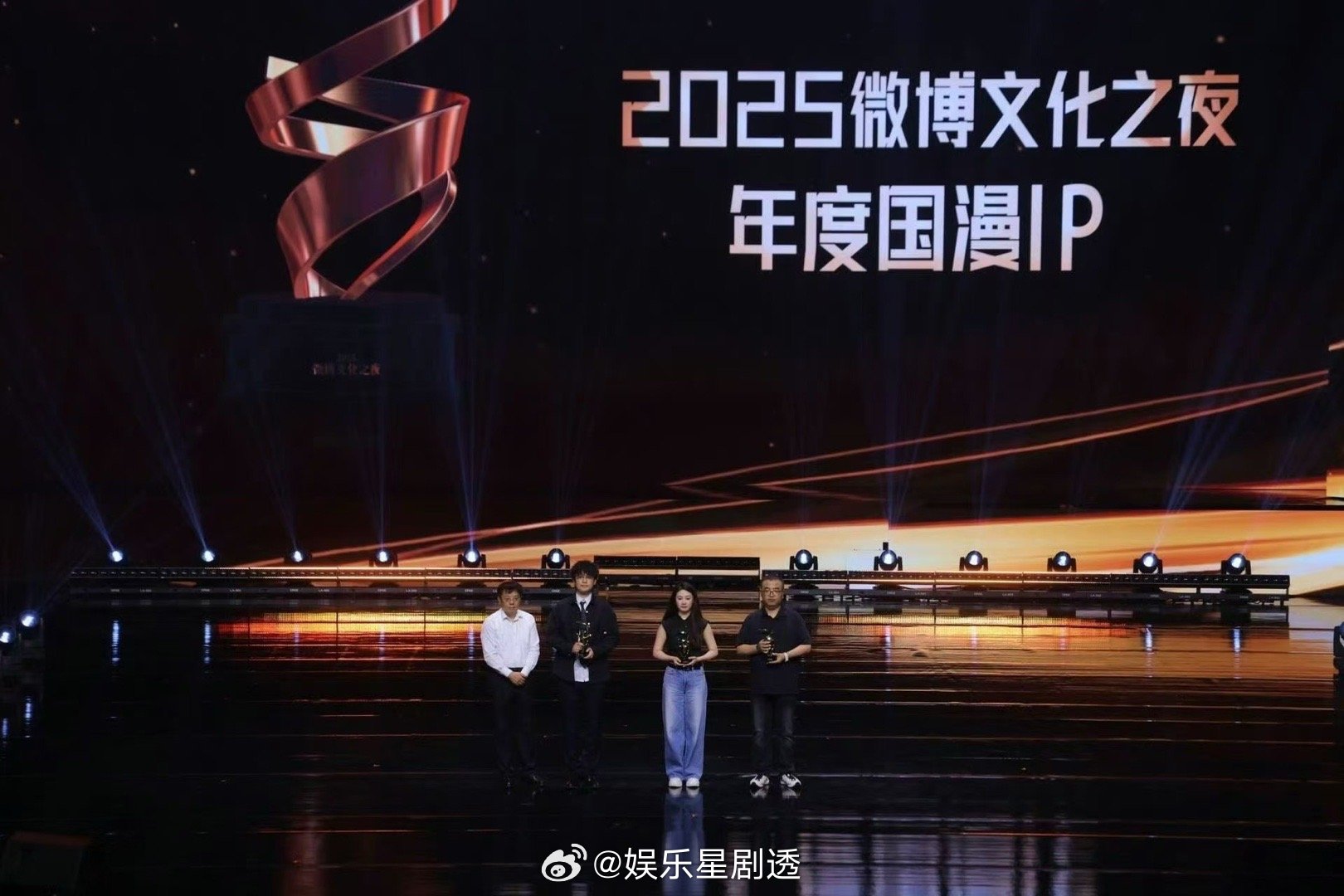 剑来全面开花的年度国漫IP恭喜《剑来》！从动画开播的惊艳到拿下年度IP，它用实