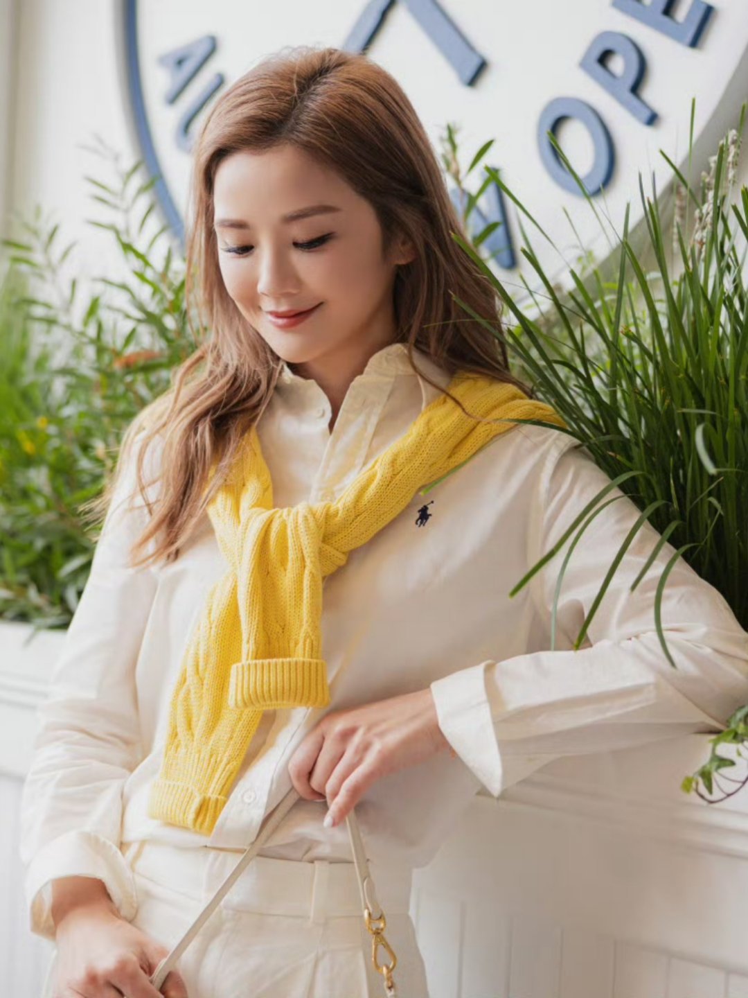 阿Sa承认与男友同居43岁老姐姐蔡卓妍透露已带男友见家长，并承认两人同居。据了