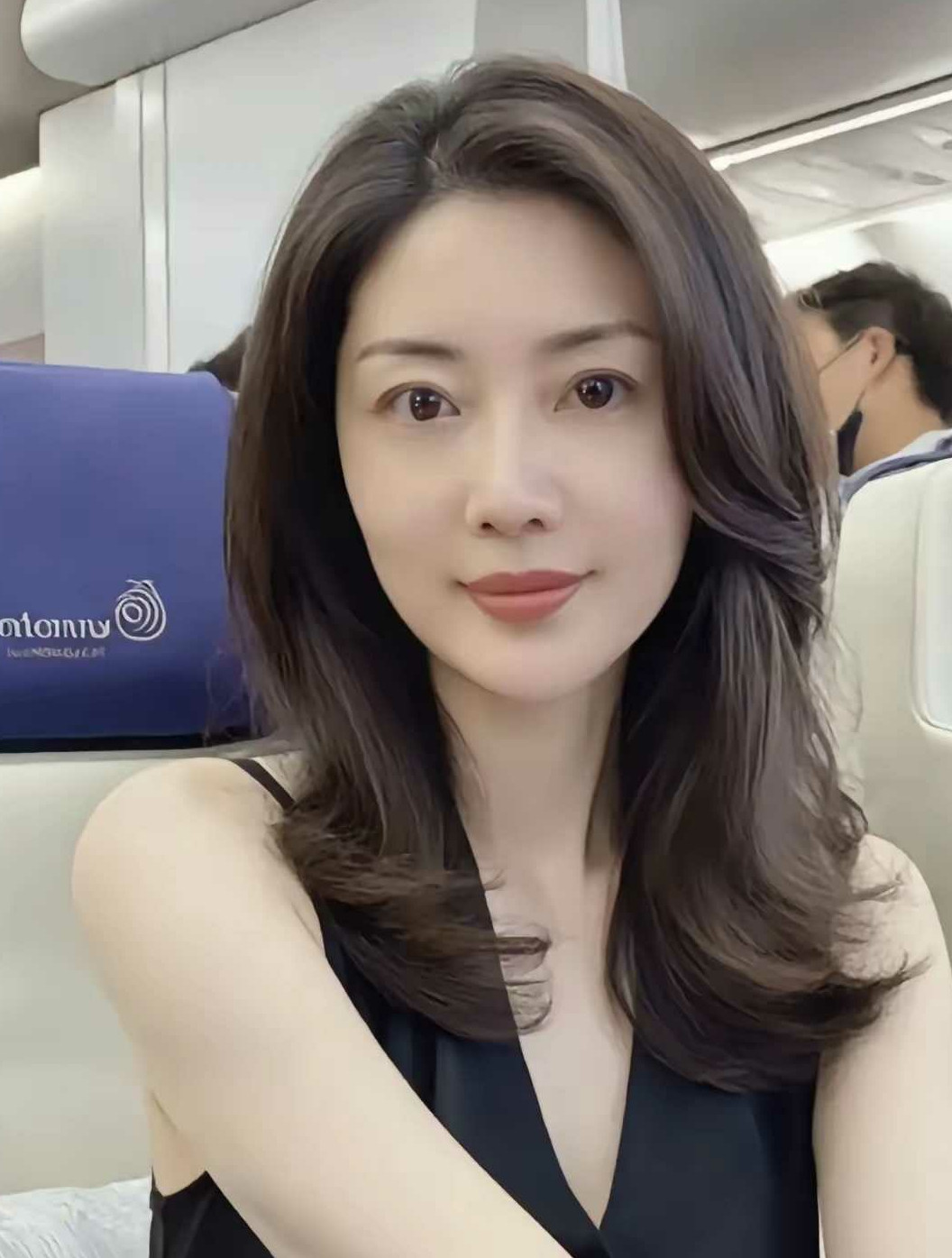 没有生理上的喜欢，实在下不了手！​​​今天男同事又找借口来我家附近，说刚好路过。