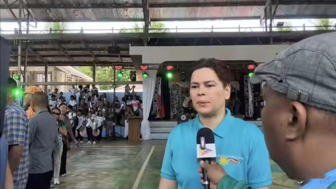 莎拉隔空喊话马科斯，她说某些人别玩政治操控，别老是想着打压和内斗。当前主要是要抓
